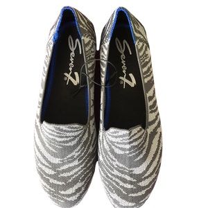 Seven7 Amber loafers Zebra print Size 8 Round Toe NWOT